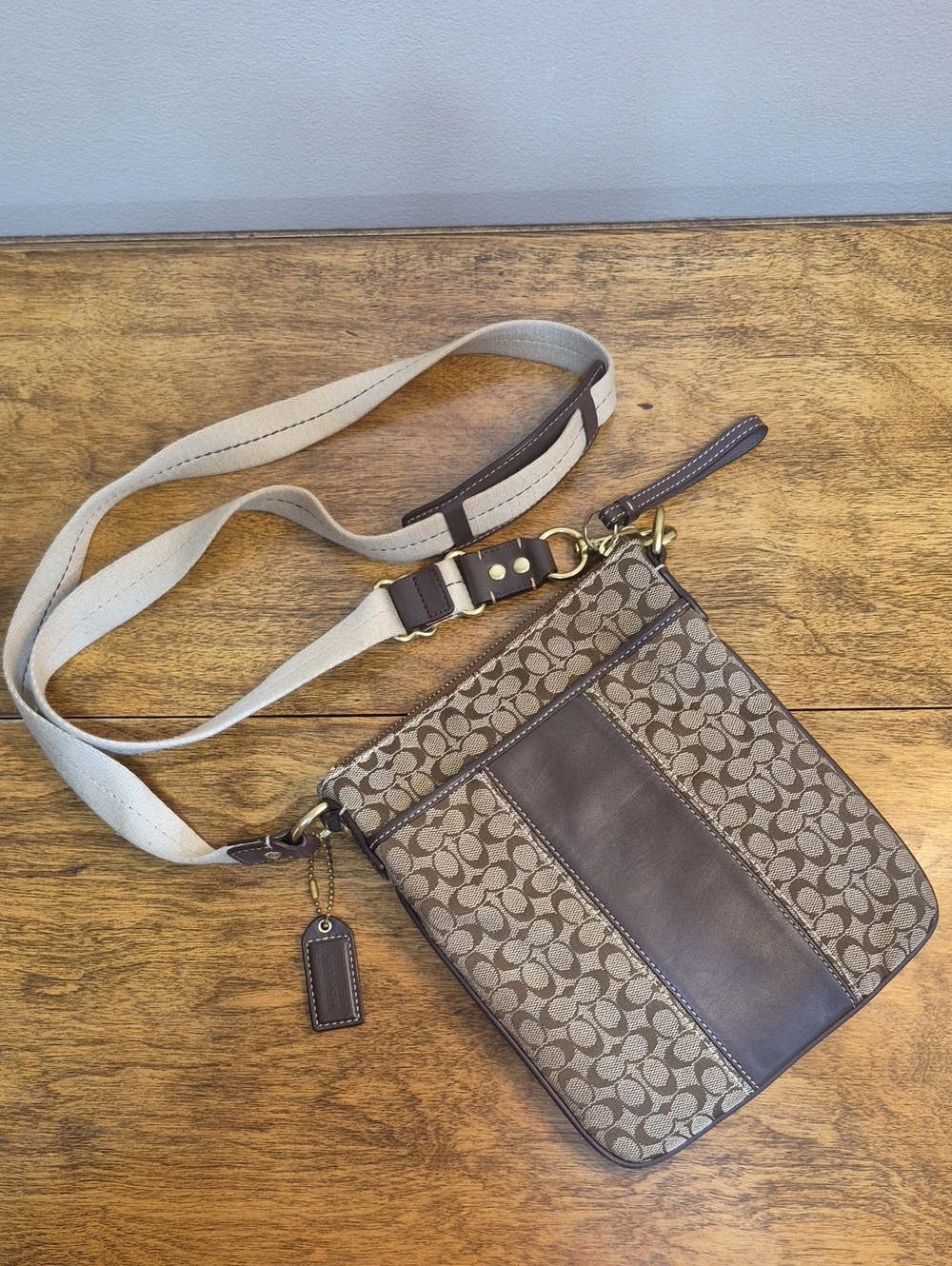 COACH Signature Pattern Jacquard 'Swingpack' Crossbody Shoulder Bag - Picture 3 of 17